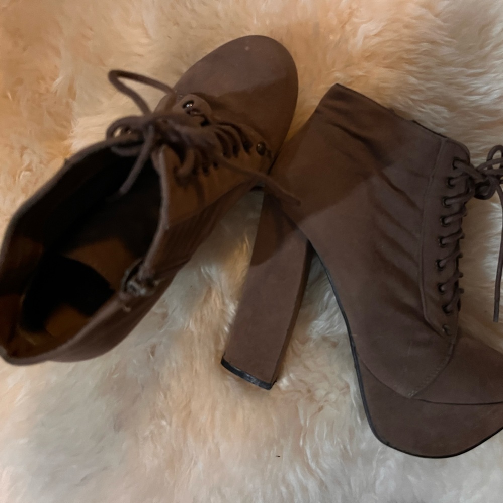 Chunky heel, lace up ankle booties - Picture 4 of 4